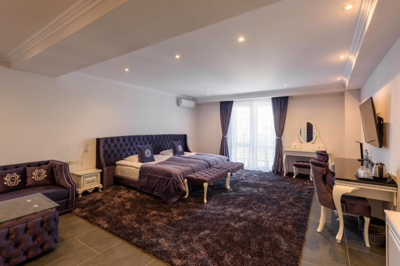 Hotel Grand Royal Chernivtsi Exterior foto